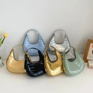 dec_bag_02_DEC25OTNZUCRO_1_320.webp