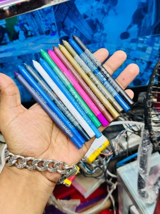 flomer_colouring_eyeliner_code__1131_FLO16SWV6WEYE_1_320.webp